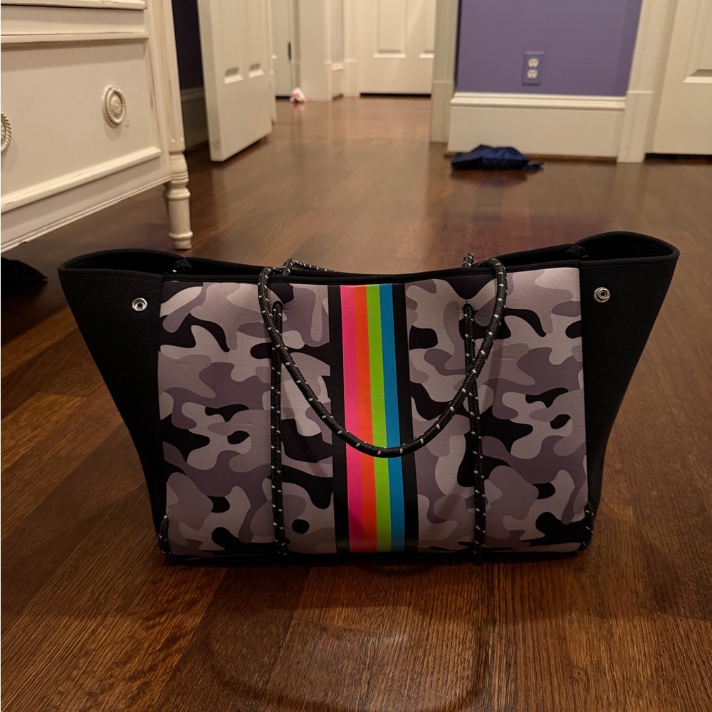 HAUTE SHORE Camouflage Tote with Rainbow Accent